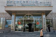 中国がアルゴリズム利用にメス、規制の最先端に