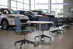半導体不足の時代、自動車販売はチャットで値引き交渉なし