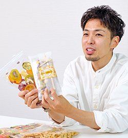 ステンレスハンガーや野菜チップスなど、自社ブランド品をネット販売して高評価