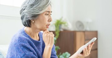 スマホで「脳が退化する人」と「認知症予防に使う人」の決定的な違い【専門医が解説】