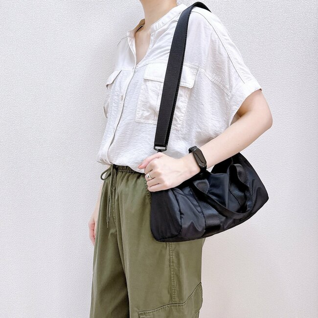 「取り寄せてでも買って良かった」「ヘビロテ確定」無印良品の“万能ミニバッグ”見た目以上に荷物が入って大助かりです！「みんな買ってほしい」