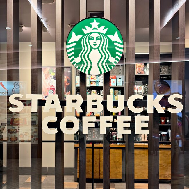【スタバ】「可愛くて、キュン！」「2個買お！」秋限定の“もふもふグッズ”ドリンク券付きでお得感すごい！「絶対にGETします〜！」「欲しかったけど残っててよかった」《購入レビュー》