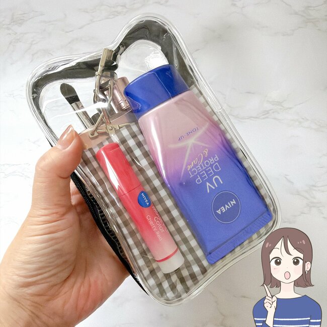 お薬が100錠も入った！ダイソーの「ガバッと開くポーチ」おくすり手帳もジャストフィットで便利！《購入レビュー》