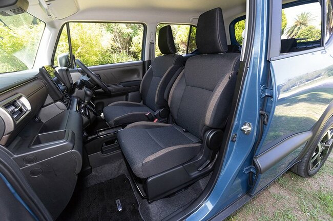 スズキ・クロスビー前席