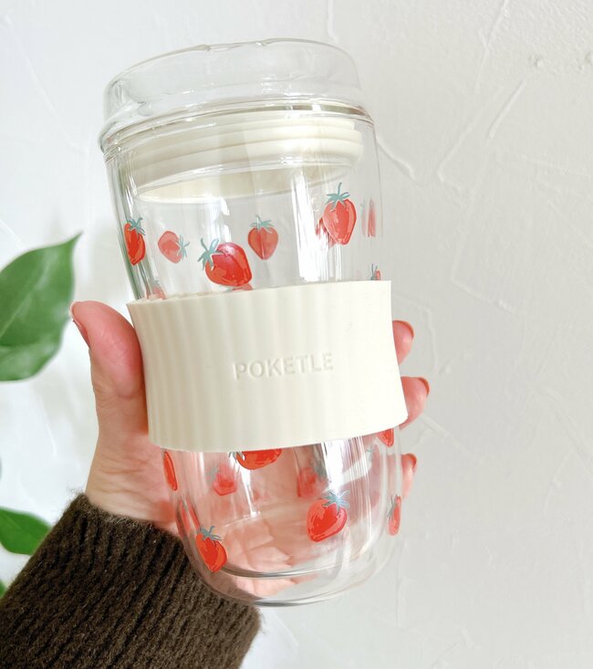 アフタヌーンティーで見つけた「いちごタンブラー」が買って大正解…！レトロ可愛いし、飲み物が冷めにくいんです！