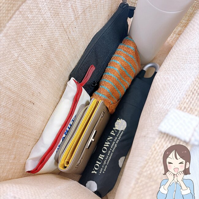 【ダイソー】カードが40枚も入った！ガバッと開く「ぺたんこポーチ」お財布代わりにもなって優秀！《購入レビュー》