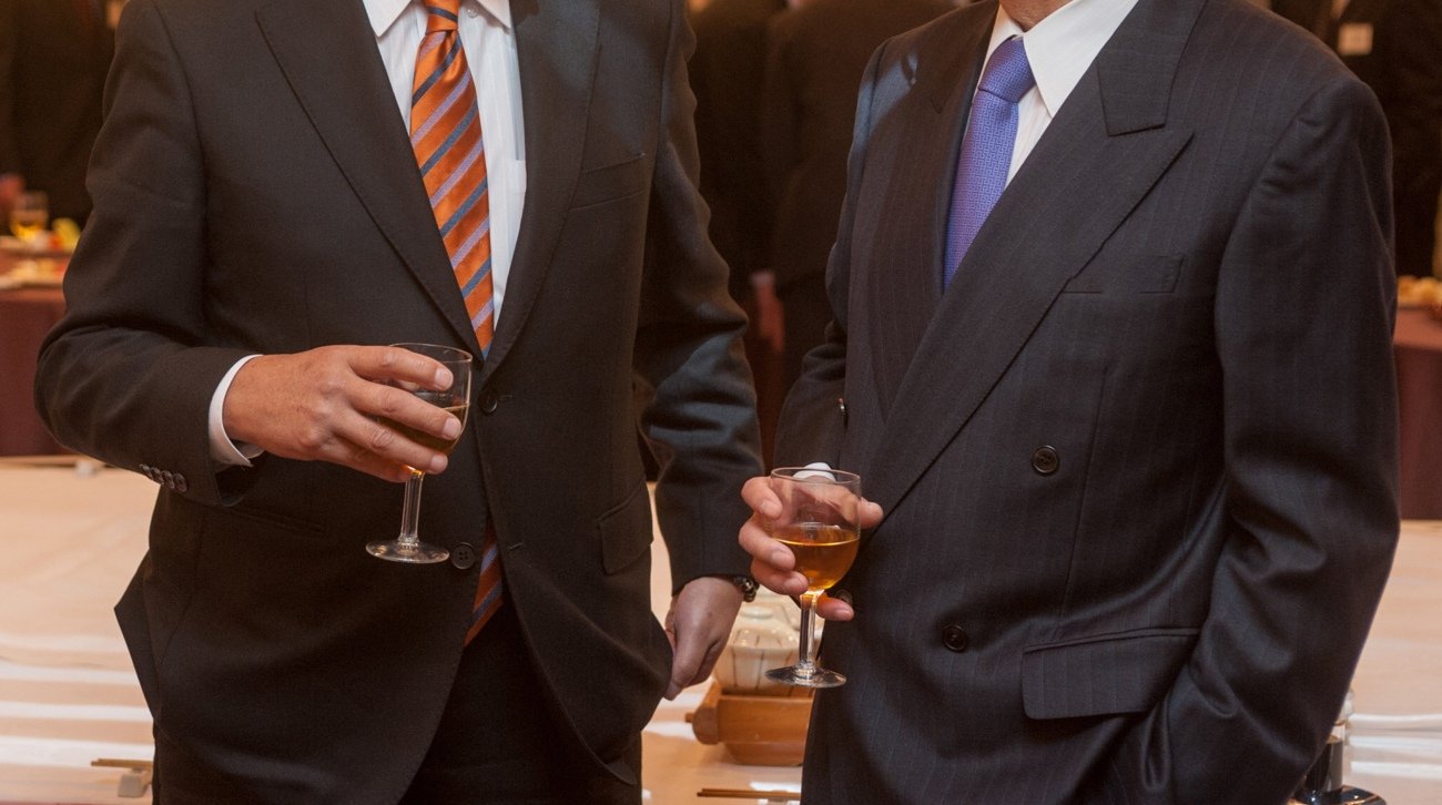 「異業種交流会に参加しまくる人」がなぜか胡散臭い理由・ワースト1