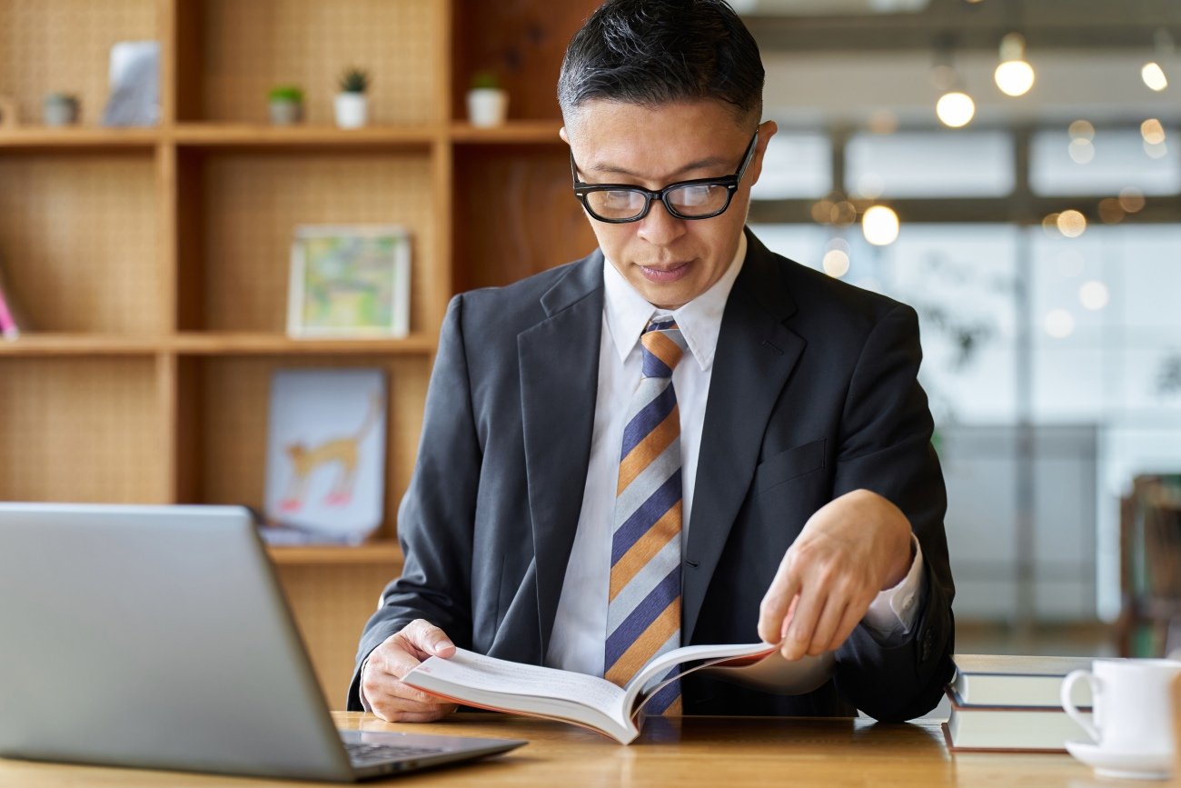 なぜ働きながら本を読むのは難しいのか?
