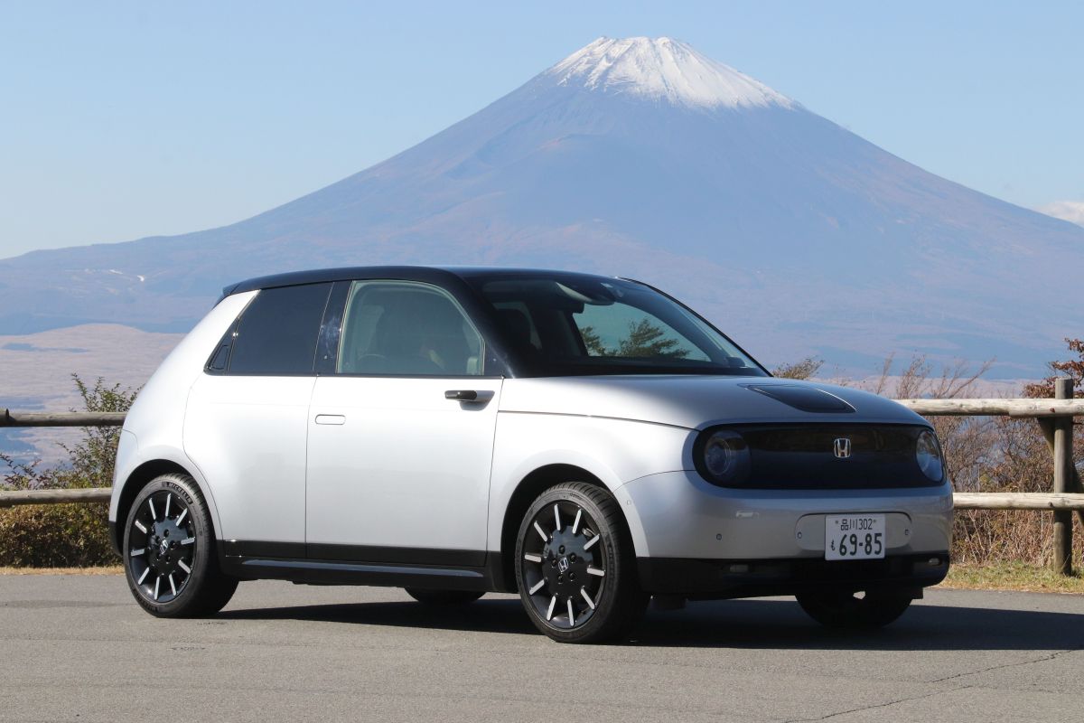 「ホンダe」はHonda伝統のチャレンジ精神を感じる楽しいEV【試乗記】