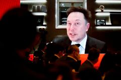 マスク氏と中国の蜜月、米議会で安保上の懸念に