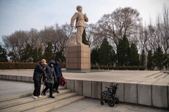 中国の未来映す高齢化都市、経済停滞と「二重の足かせ」