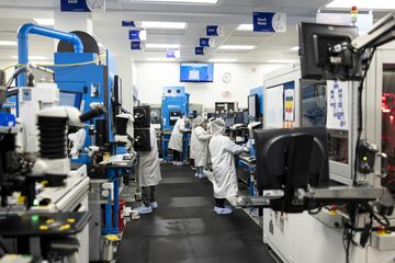 米国人6割が非大卒　労働力不足補えるか
