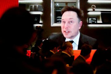 マスク氏と中国の蜜月、米議会で安保上の懸念に