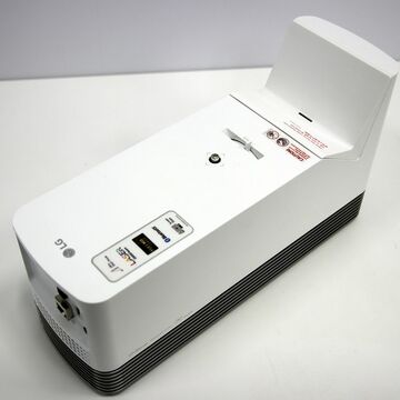 20cmの距離から120型に投射できる超短焦点プロジェクター「ProBeam」を活用するワザ