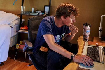 AIが生む新たな仕事、時給3万円の専門職も