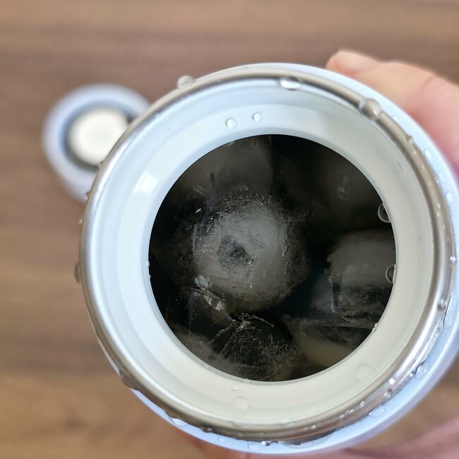 「可愛すぎて我慢できなかった」タリーズの“クリスマス限定ボトル”グラデーションとキラキラのラメが美しすぎる！「一目惚れして買った！」「グラデーションが良くて購入」