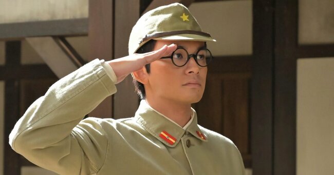15分で3週間飛んで2年後…「展開早すぎ」な第53回、“乙幹”嵩に何が起きた?【あんぱん第53回レビュー】
