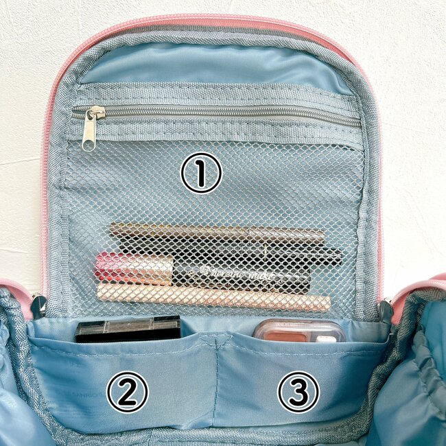 コメダ珈琲ファンが感動…!ドリンクのイラストが可愛い「クリアポーチ」カラフルで気分がアガるし、ガバッと開いて使いやすい!