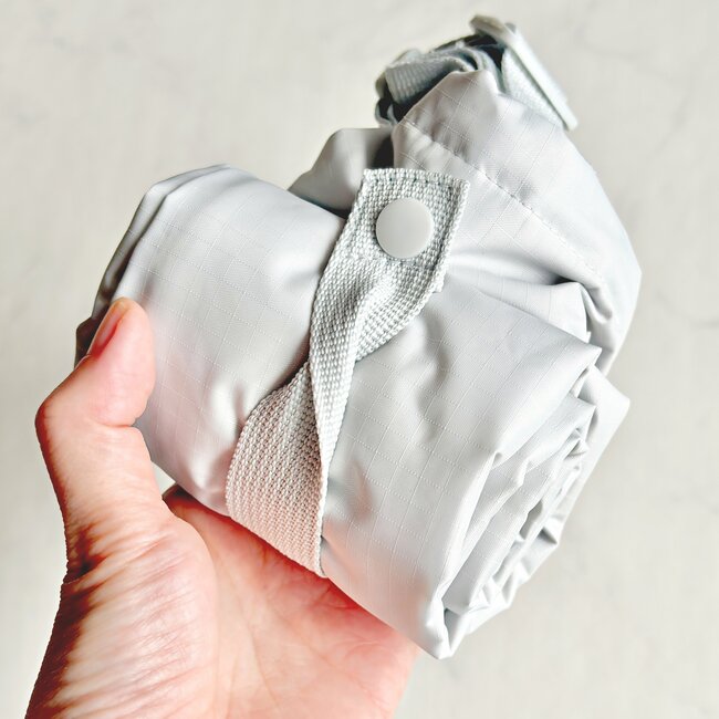 「ずっと欲しかった」「やっと購入できました！」3COINSの“天才レイングッズ”傘ビショビショ問題が解決した！「以前販売された際に即完売」「本当に便利です」