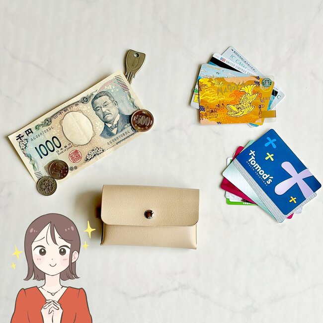 もう普通の財布に戻れないかも…！ダイソーの「お札を折らずに入れられるミニ財布」カギもカードも収納できて天才！