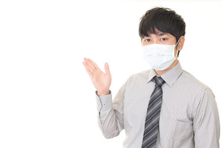 声が聞こえにくいなど、マスク姿での接客には大きな問題点があります。