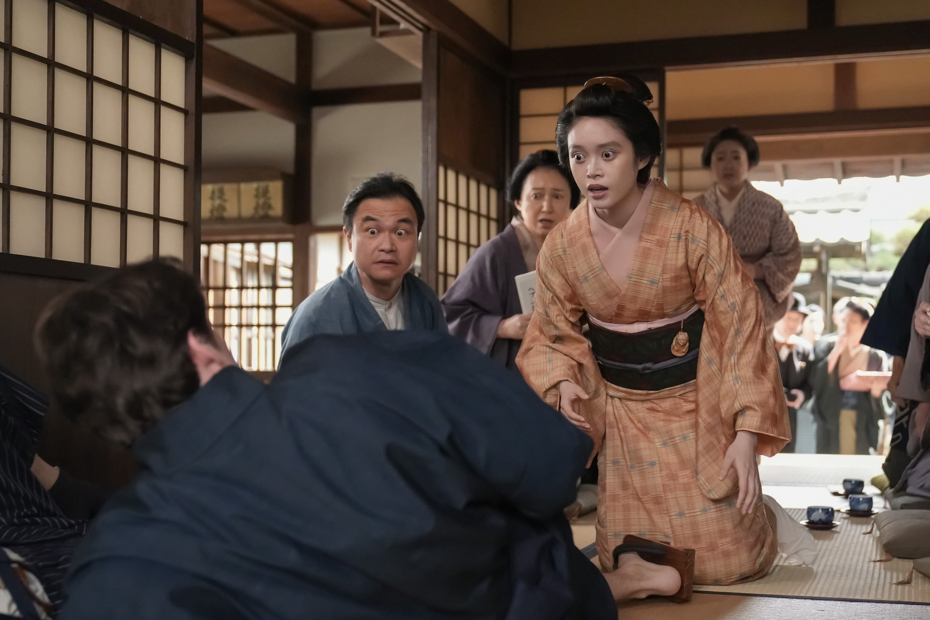 新婚なのに夕飯も食べずに…行先不明の「新郎の密会」に新妻のイライラが止まらない〈ばけばけ第73回〉