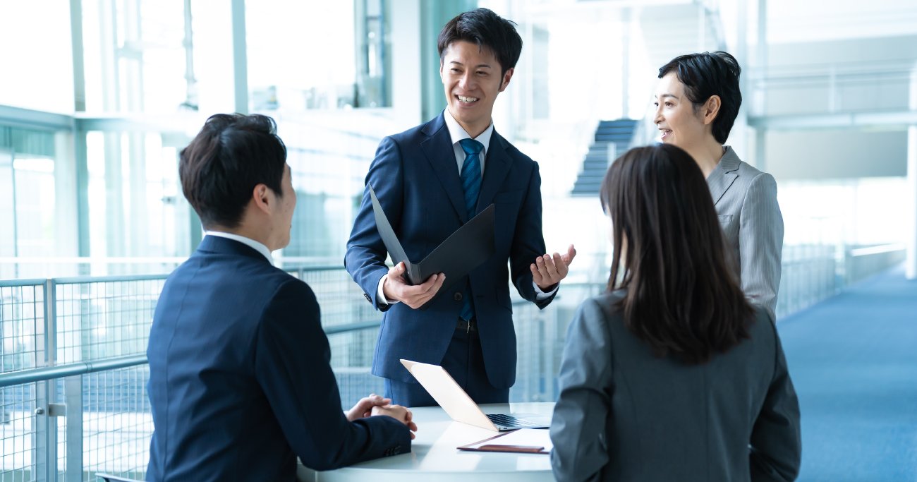 職場にいる「コミュ力が高いのに嫌われる人」と「コミュ力が低いのに好かれる人」の決定的な違いとは