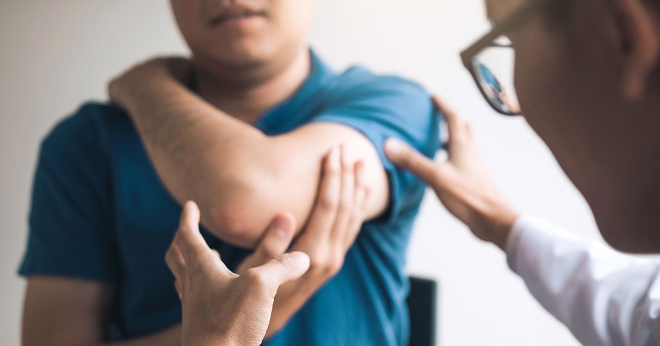 肩がずっしり重い と思ったら このストレッチ 座り仕事の疲れがぜんぶとれるコリほぐしストレッチ ダイヤモンド オンライン