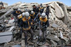 シリアの孤立、地震救援の妨げに