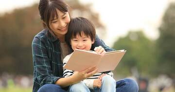 【小児科医が解説】家に「本」が何冊以上あると、子どもの学力は優位になるか？