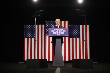 バイデン氏、選挙広告に300億円　トランプ陣営上回る