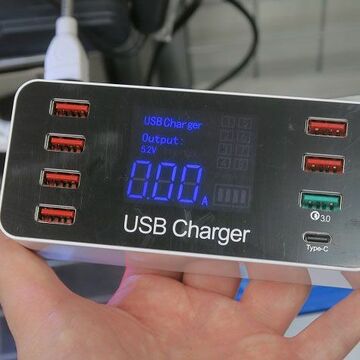 QC3.0対応＆8ポート搭載のチェッカー付きUSB充電器