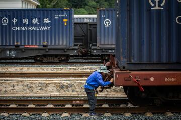 ラオス中国鉄道が快走、「一帯一路」なお健在