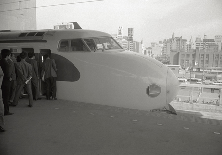1964年東京オリンピック時は輸送力強化のため鉄道事業者は踏ん張った