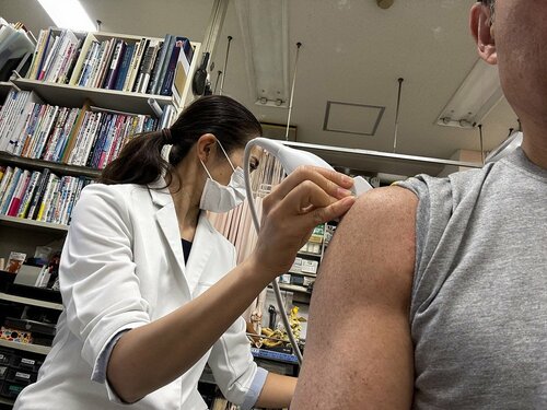 注射は怖い。子供の頃から注射が嫌いで、小学生の時には集団予防接種会場から脱走した経験があります