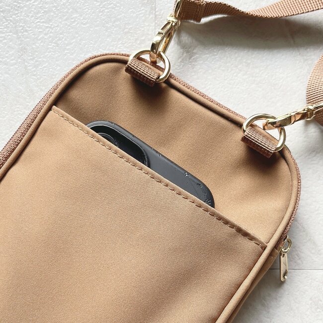 カードや診察券が31枚も入った…！コメダ珈琲の「おしゃれショルダーポーチ」財布代わりになって天才すぎる！