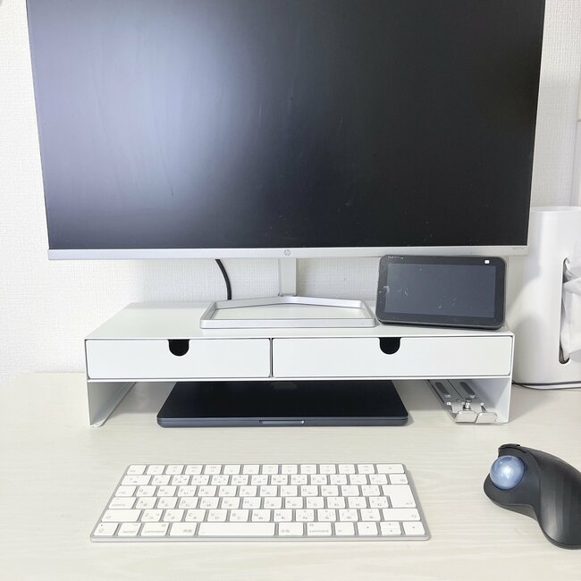 猫背が予防できて嬉しい…!ニトリの「収納できるモニター台」机の上のごちゃごちゃもスッキリした!