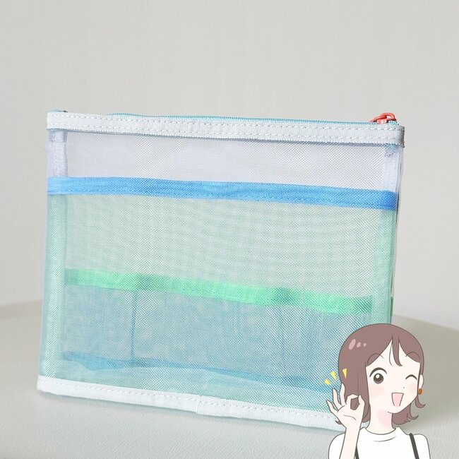 お薬手帳や診察券、処方薬がまるっと入る…！ファミマ×コクヨの“かさばらないポーチ”通院グッズ入れにちょうどいい！「カラフルで可愛い」「すごく便利だ」「あまりのかわいさに衝動買い」