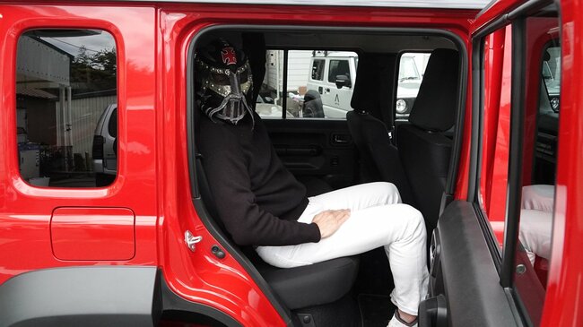 しかしその分、後部座席は広くなっている。膝の前のスペースは広くなり、座席の圧迫感も減った