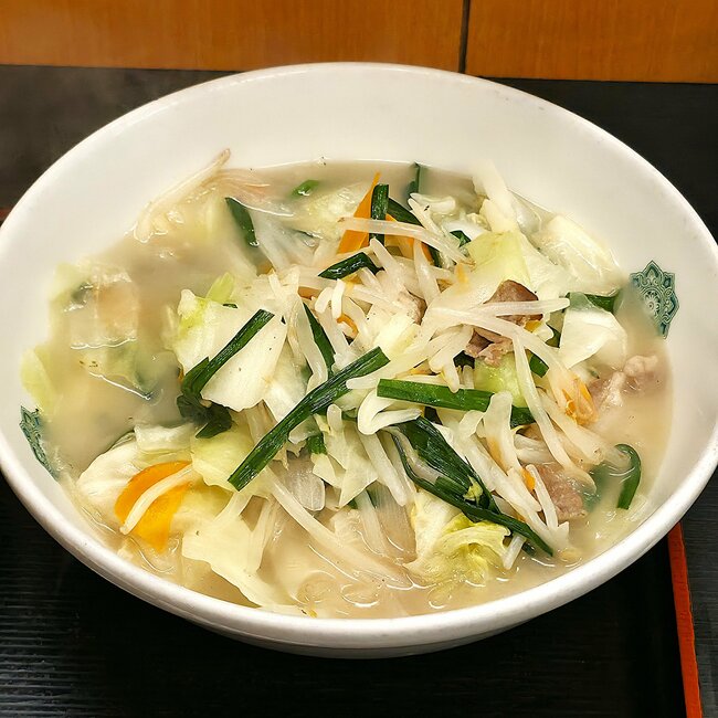 「めっちゃボリューミー」日高屋の“豪快すぎるメニュー”毎日食べたいくらい美味しい！「ついつい頼んでしまう」「野菜もネギもモリモリでうま！」《実食レビュー》