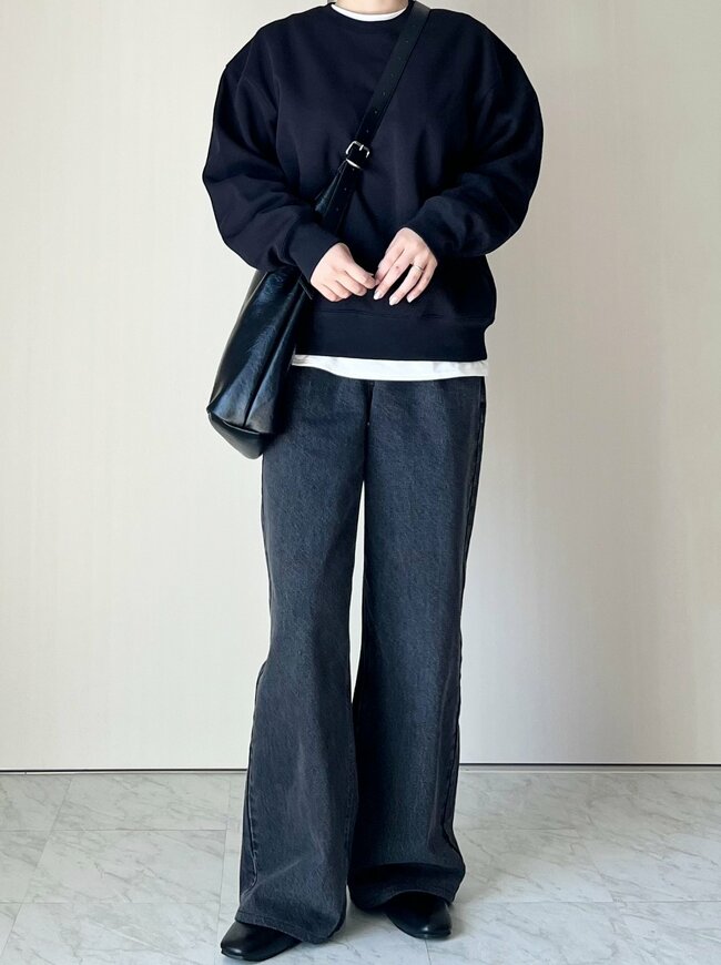 「色違いで4着買いました」「40代でもイイ感じ」ユニクロの“高見えスウェット”楽ちん×体型カバーで天才すぎる！「毎日愛用しています」