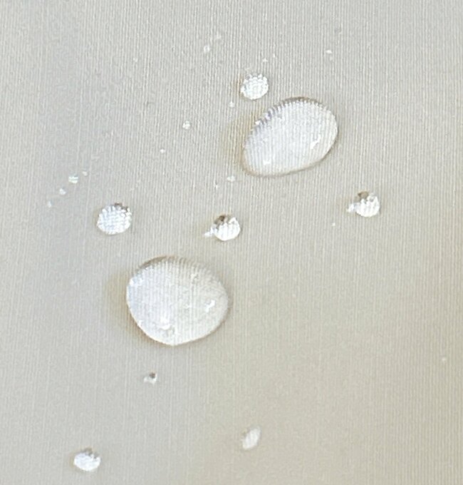 「かわいい！買わずにいられなかった」ユニクロCの“めちゃ軽バッグ”ガバッと開いて楽ちんすぎる…！「使い心地最高です」「見た目以上に入る」