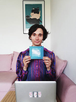 ルベルトさん。手に持っているのは「Albert Karch / Yuta Omino Quartet」としてリリースしたCD。デジタル版も発売されている。