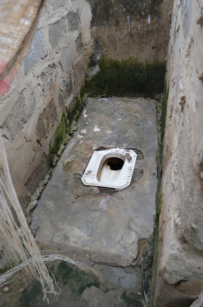劣悪トイレ事情の改善に挑む ケニアで進めるリクシルの“水なしトイレ” アフリカ、経済成長の光と影