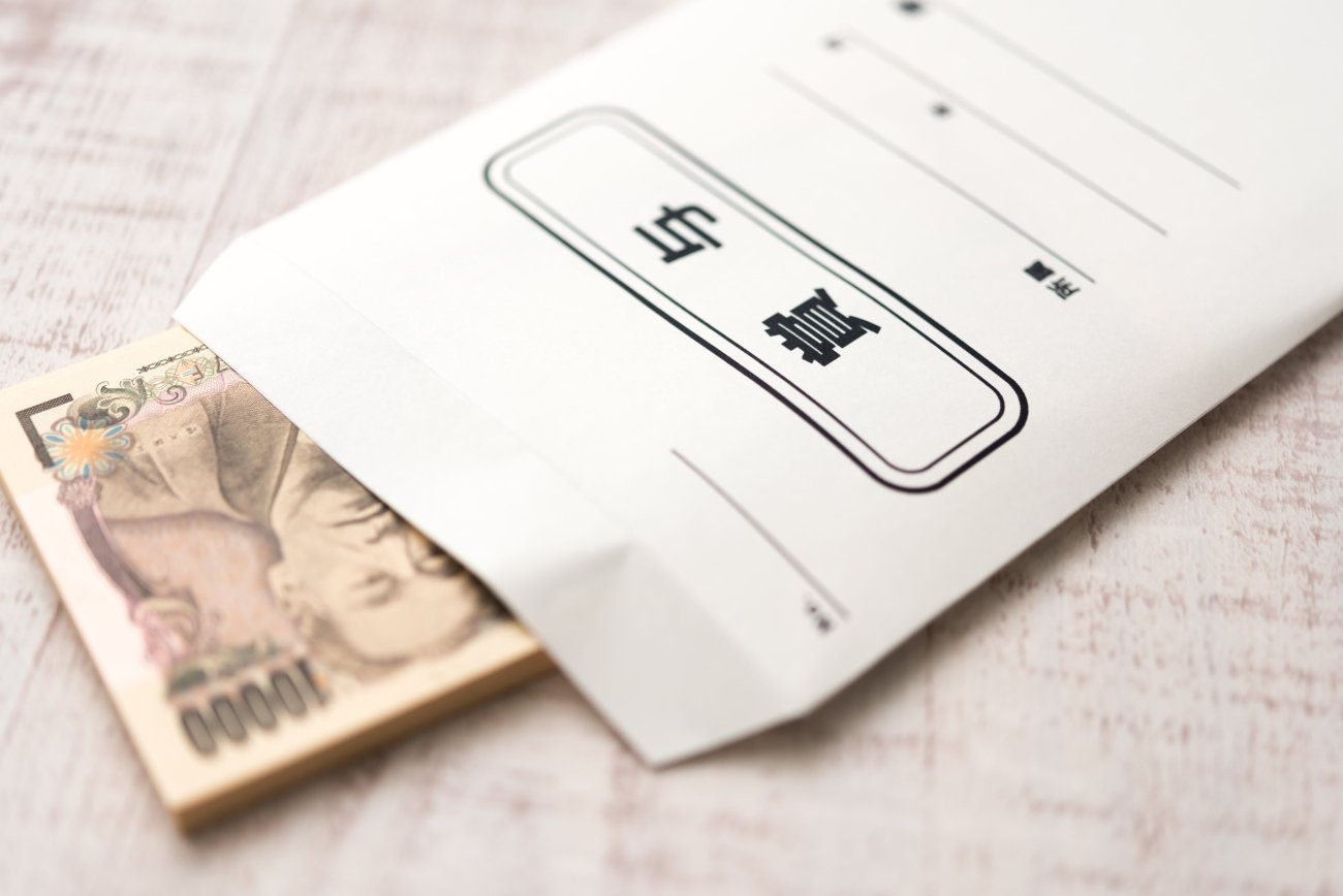 冬のボーナス、民間42万円、国家公務員77万円。いずれも増額予想、なにに使う？