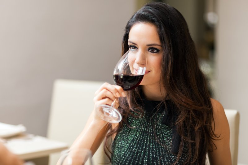 育ちがいい人は、レストランで椅子の背もたれを使わない?