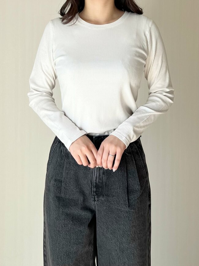 「全色欲しくなる」「何回も購入しています」ユニクロの“1290円トップス”ロングシーズン着回せてコスパいい！「夫にスタイルが良く見えると言われました」