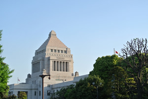 育休不倫議員を生んだ、<br />永田町の恋愛・結婚観とトホホな若手事情