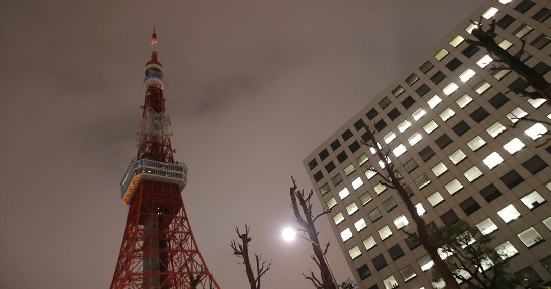 節電のため消灯した東京タワー
