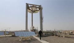 産油国UAE、再生エネ投資も世界最大級